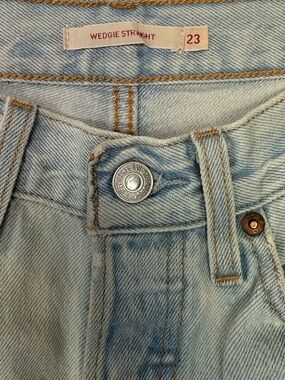 Levi’s Wedgie Straight Light Wash Destroyed Jeans - Size 23W/26L